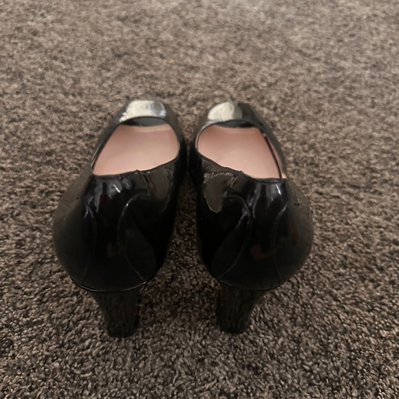 Taryn Rose Black Patent Leather Chunky Heels Squared Toe Size 8.5 Comfort Dressy - Picture 3 of 8